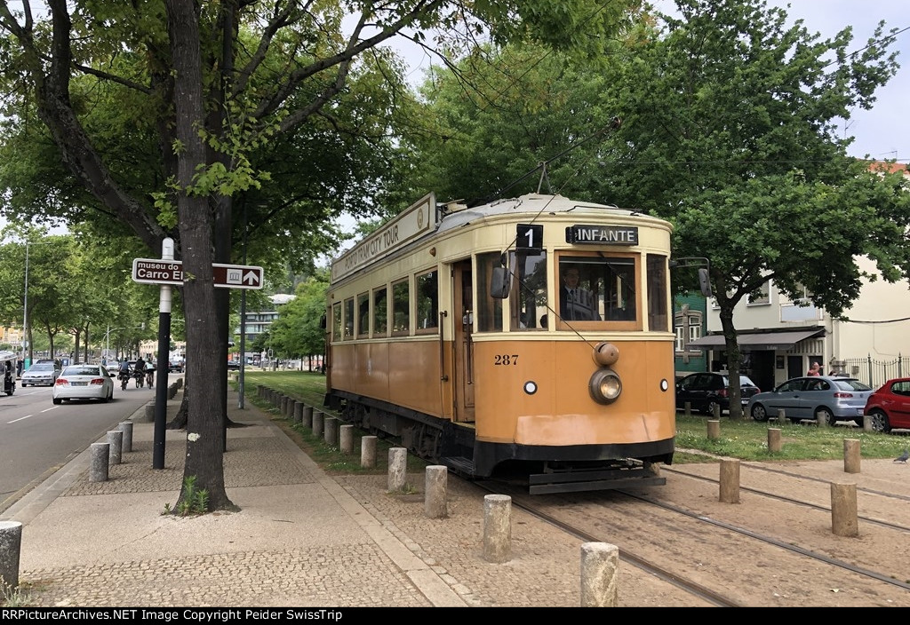 Historic streetcars in Porto